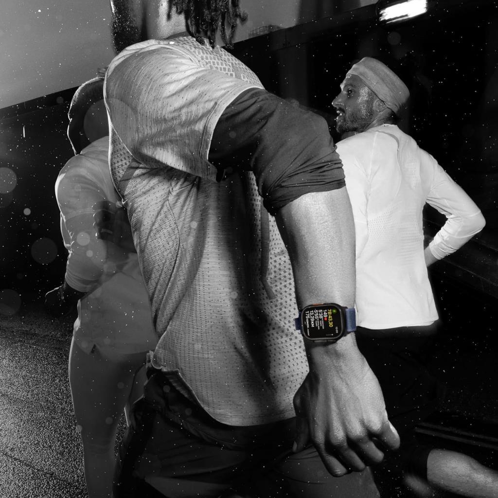 Apple Watch Ultra 2 GPS + Cellular 49mm Siyah Titanyum Kasa ve Siyah-Trail Loop Kordon Akıllı Saat (Apple Türkiye Garantili)