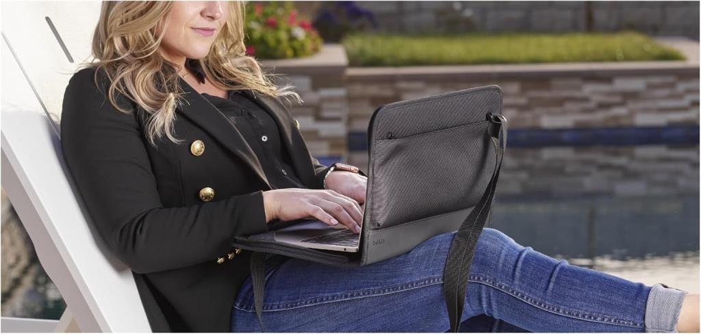 Belkin İki Cepli 14 İnçe Kadar Dizüstü Bilgisayar, Tablet Uyumlu Her Zaman Açık Çanta - Teşhir