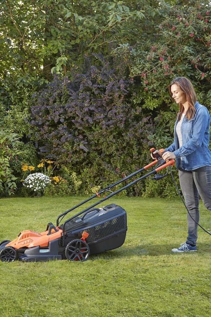 Black+Decker BEMW471BH 1600 W Elektrikli Çim Biçme Makinesi Teşhir
