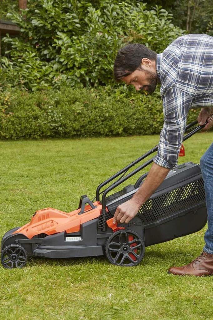 Black+Decker BEMW471BH 1600 W Elektrikli Çim Biçme Makinesi Teşhir