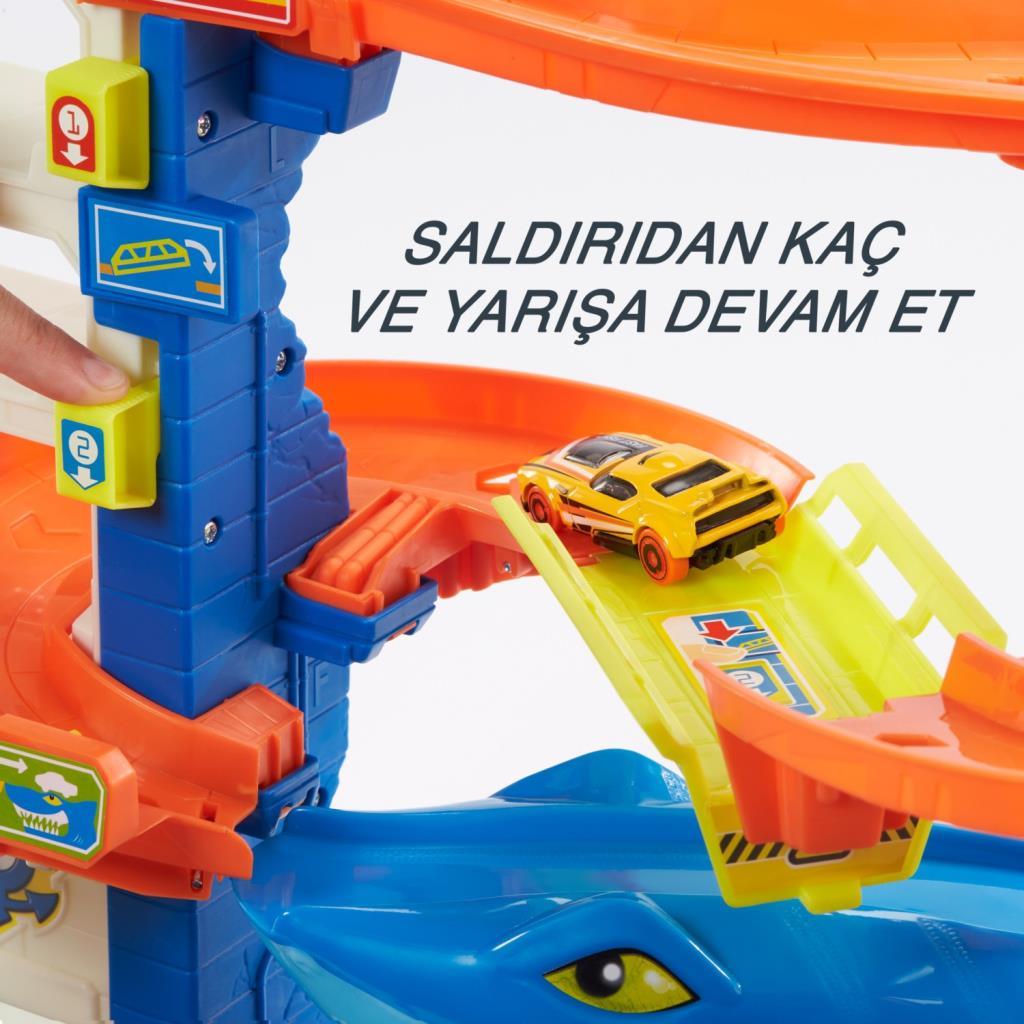 Hot Wheels Köpek Balığından Kaçış Oyun Seti HDP06 Teşhir
