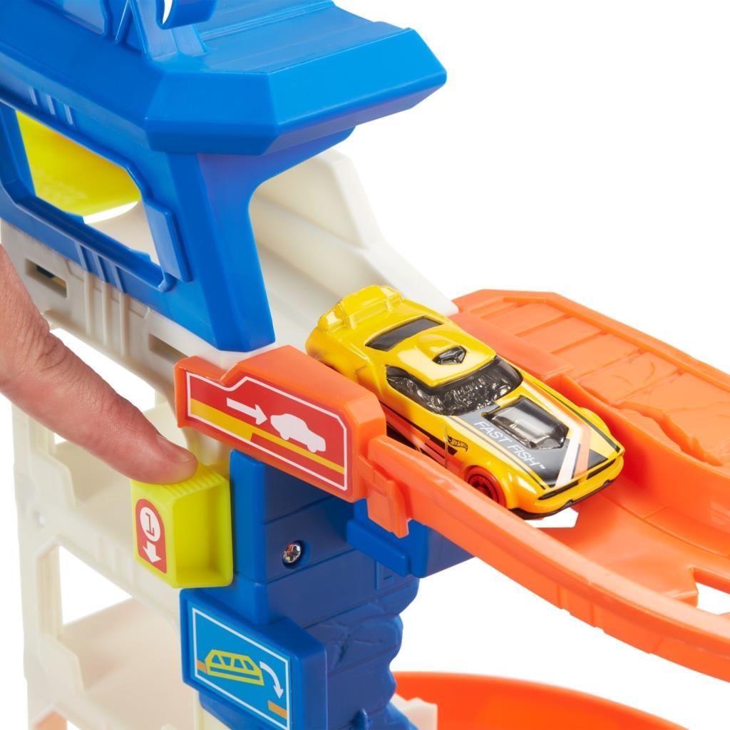 Hot Wheels Köpek Balığından Kaçış Oyun Seti HDP06 Teşhir