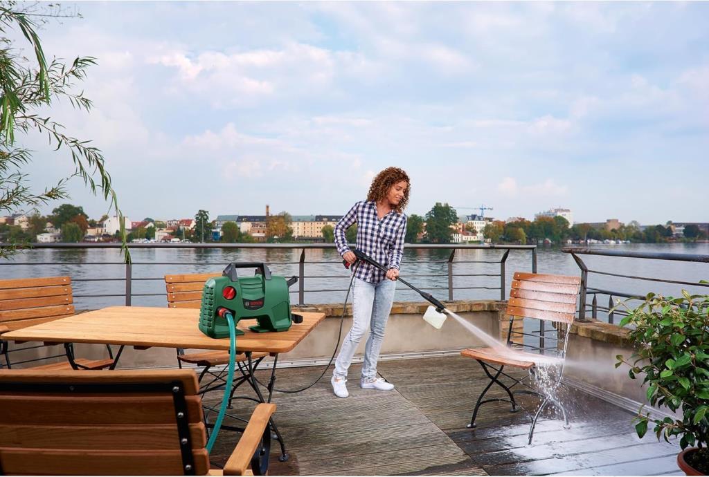 Bosch EasyAquatak 120 1500 W Basınçlı Yıkama Makinesi Outlet