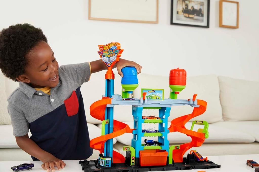 Hot Wheels Mega Araba Yıkama Kulesi HDP05 Teşhir