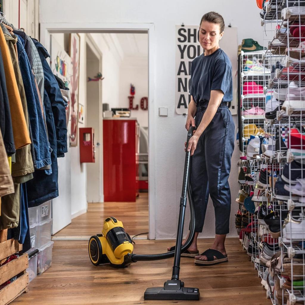 Karcher VC 3 700 W Toz Torbasız Süpürge Teşhir