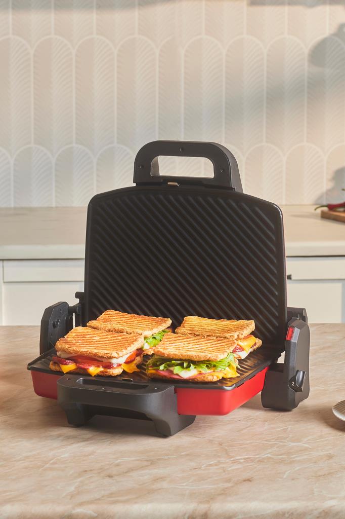 Karaca Future Essential Matte Red 1800 W Tost Makinesi Outlet