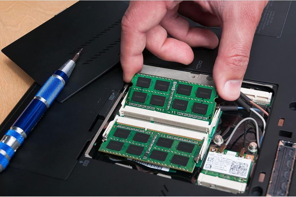 Kingston 8 GB DDR3 Bellek, 1600 MHz CL11 NB KVR16LS11/8 WP