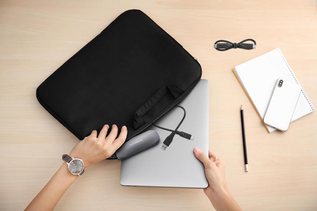 Kioxia Exceria Plus 500 GB LXD10S500GG8 SSD USB 3.2 Taşınabilir Disk Outlet