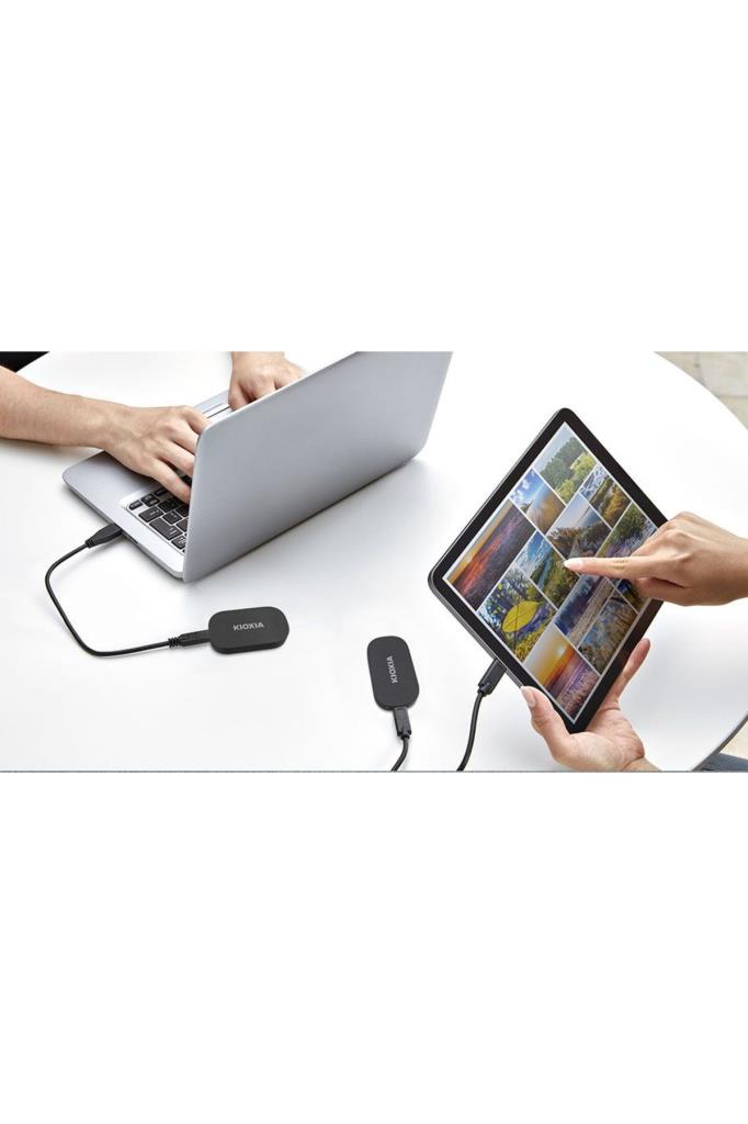 Kioxia Exceria Plus G2 LXD20K001TG8 USB 3.2 1 TB Taşınabilir SSD Teşhir