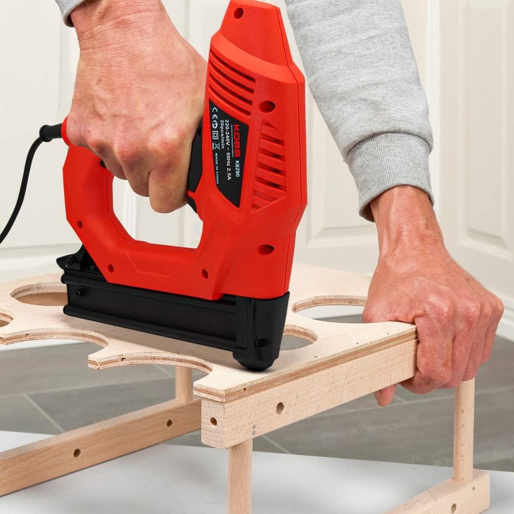 Kobb KBZ90 15-25 mm Zımba ve 15-32 mm Çivi Çakma Makinesi + 3000 Adet Yedek Zımba ve Çivi Teşhir