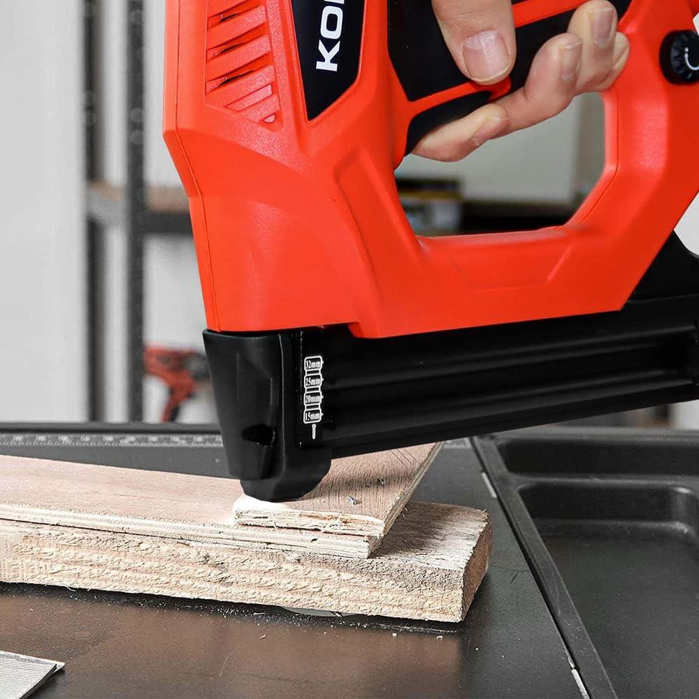 Kobb KBZ90 15-25 mm Zımba ve 15-32 mm Çivi Çakma Makinesi + 3000 Adet Yedek Zımba ve Çivi Teşhir