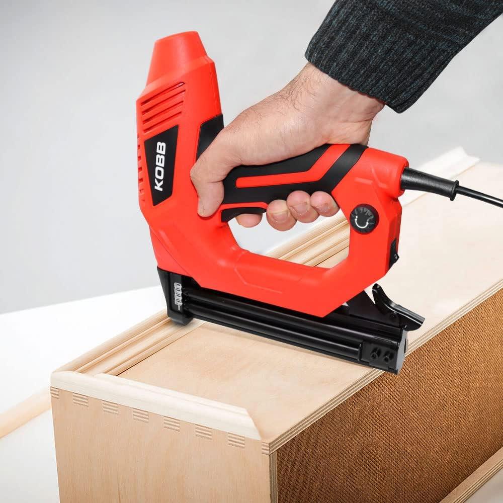 Kobb KBZ90 15-25 mm Zımba ve 15-32 mm Çivi Çakma Makinesi + 3000 Adet Yedek Zımba ve Çivi Teşhir