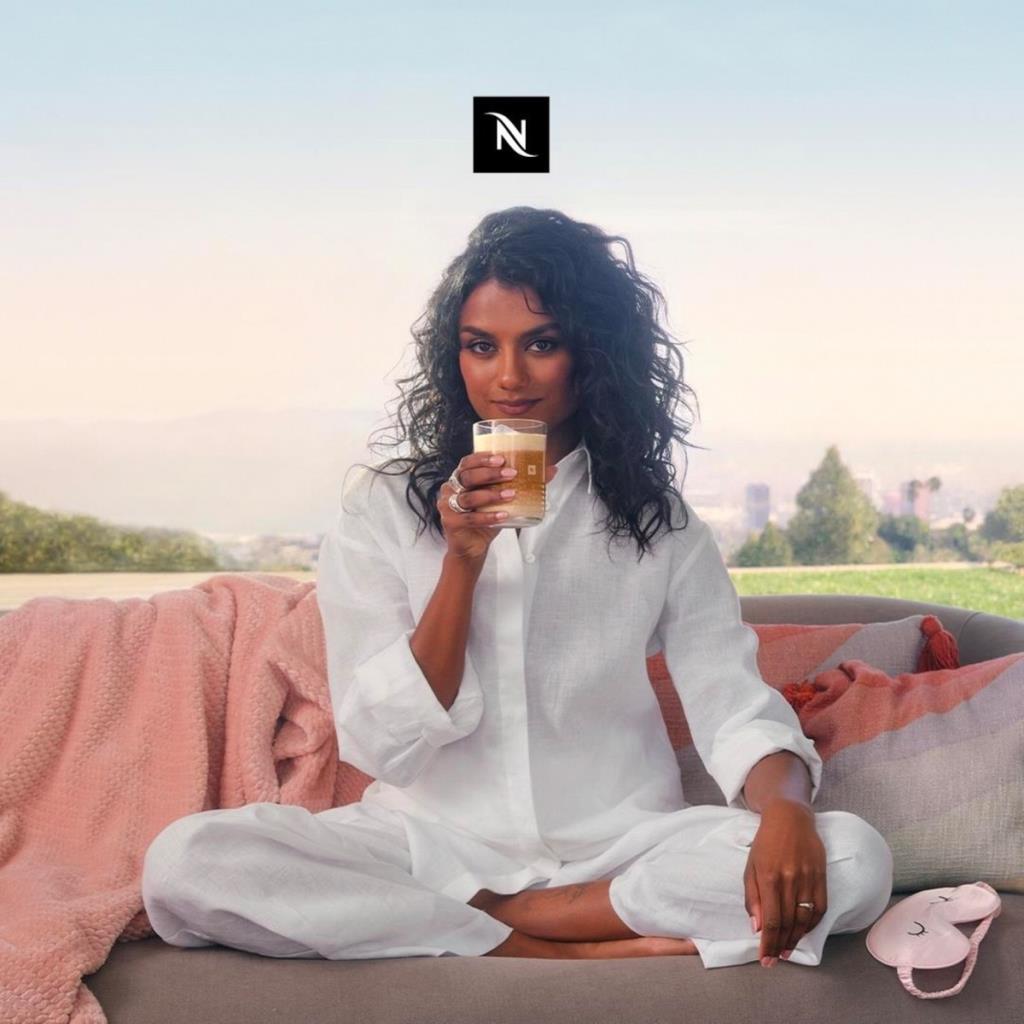 Nespresso Vertuo Lattissima Matte Black Kapsül Kahve Makinesi - Outlet