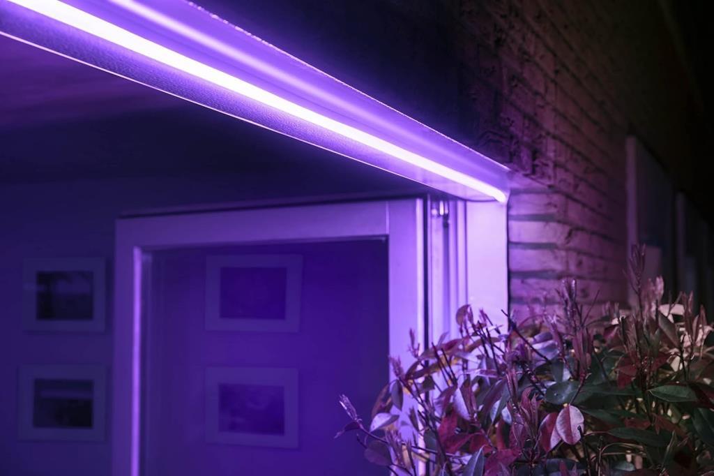 Philips Hue Outdoor Renkli Akıllı 2 m Şerit Led Teşhir
