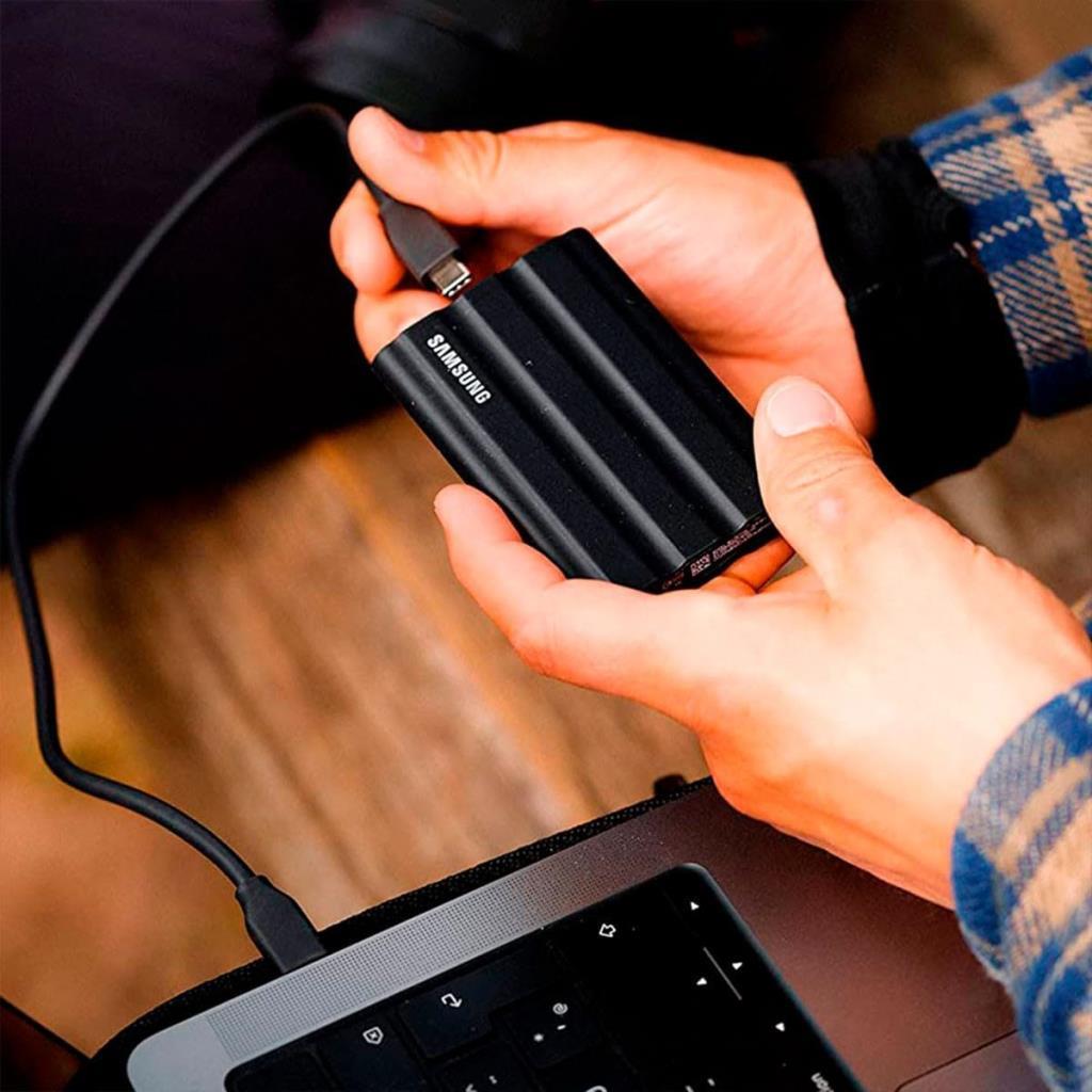 Samsung T7 Shield MU-PE2T0S/WW Siyah USB 3.2 2 TB Taşınabilir SSD (Samsung Türkiye Garantili)