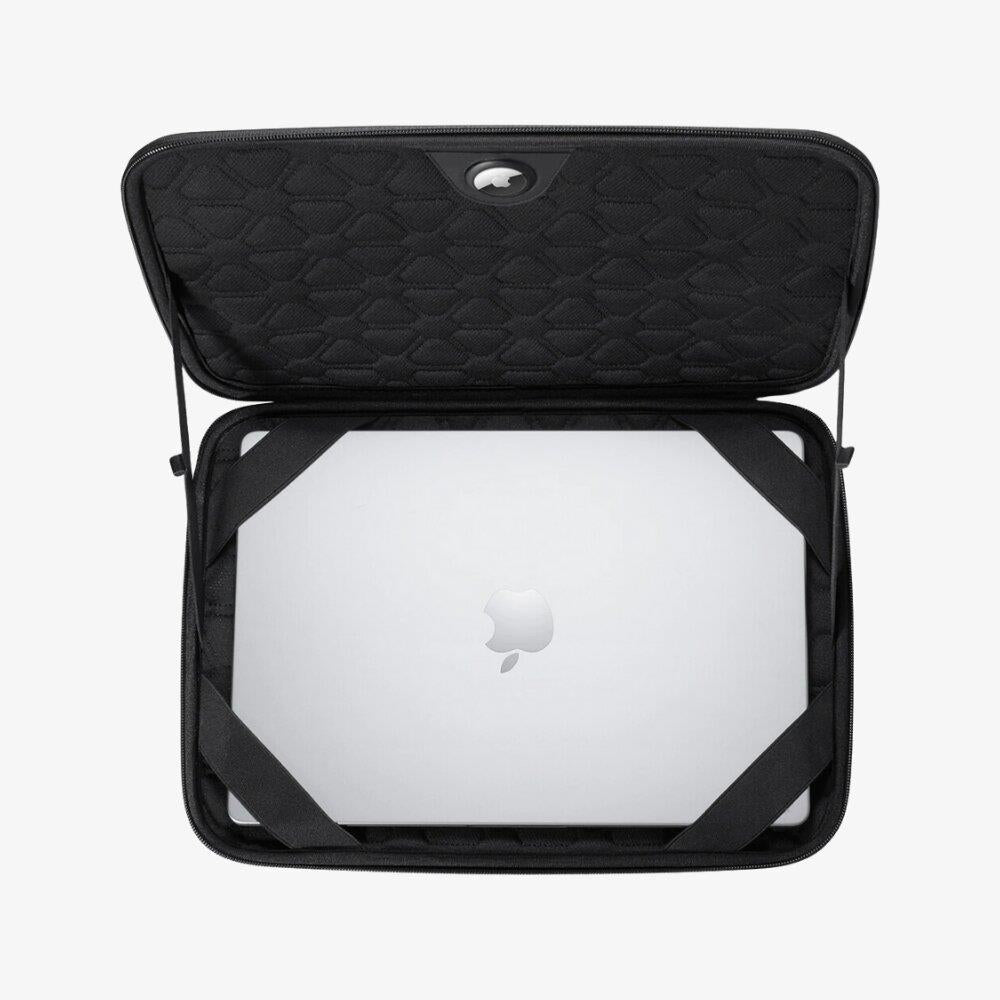 Spigen MacBook Pro 16'' Uyumlu Taşıma Çantası Rugged Armor Pro Pouch Black  AFA04271 - Teşhir
