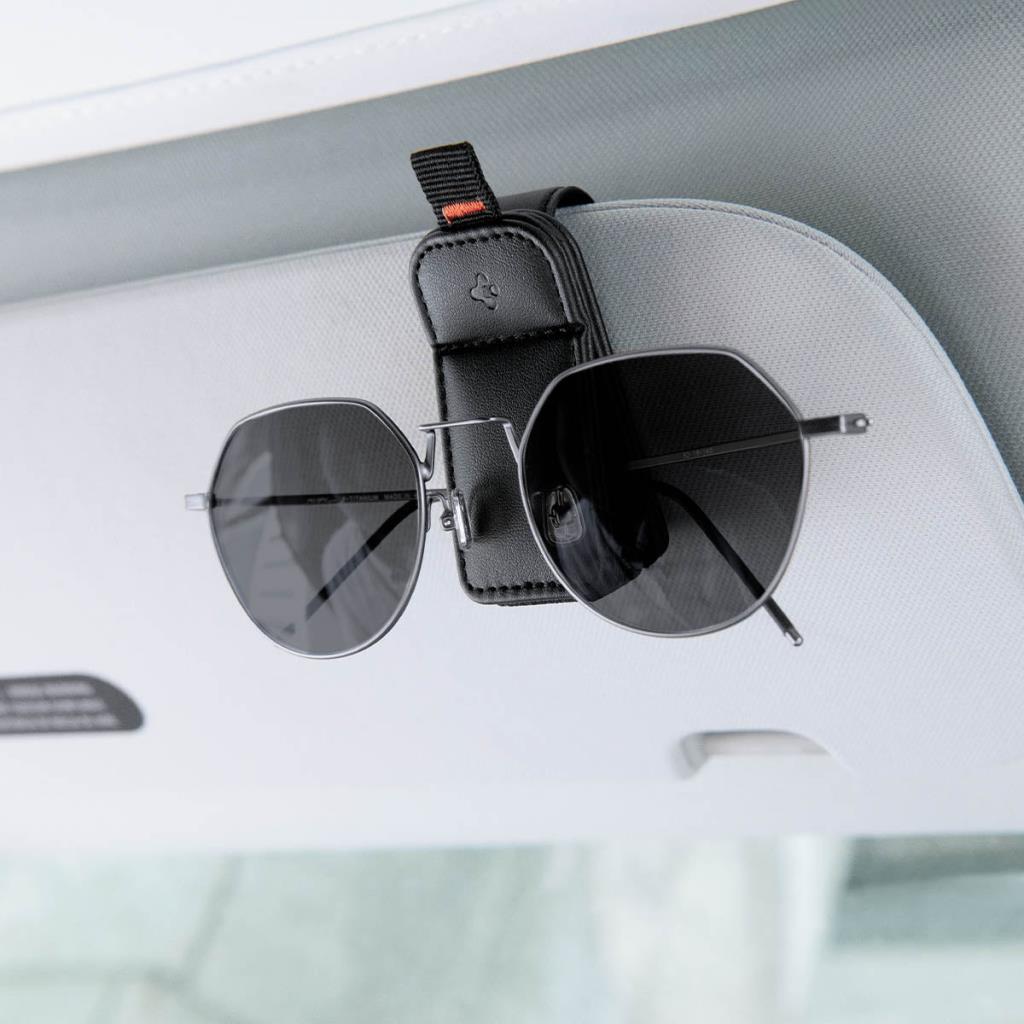 Spigen Manyetik Velo Vegan Deri Güneş Gözlüğü Tutucu - OUTLET