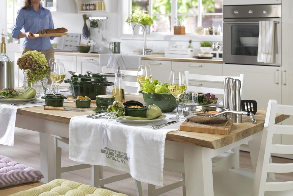 Staub La Cocotte Oval Fesleğen 27 cm Döküm Tencere Outlet