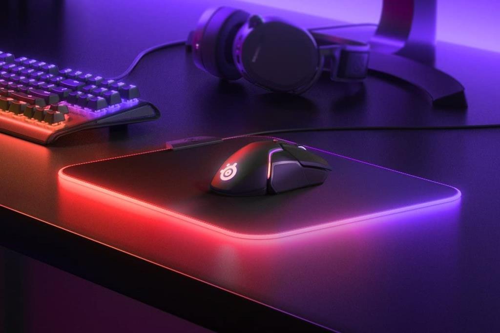 SteelSeries Qck Medium Prism - 2-Zone RGB Lighting - Gaming Mousepad 