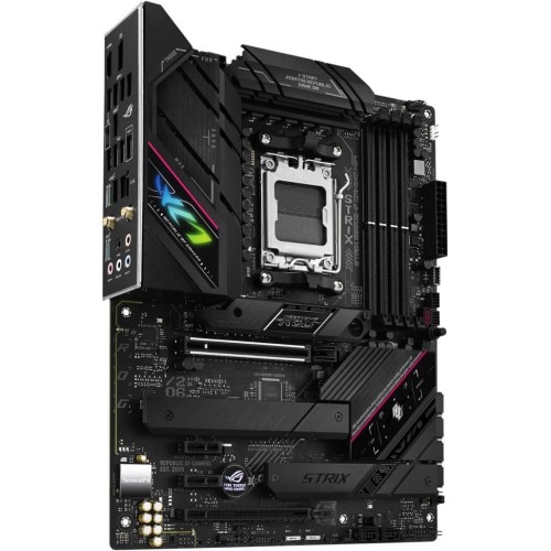 Asus Rog Strix B650E-F Gaming Wi-Fi AMD AM5 DDR5 ATX Anakart Teşhir